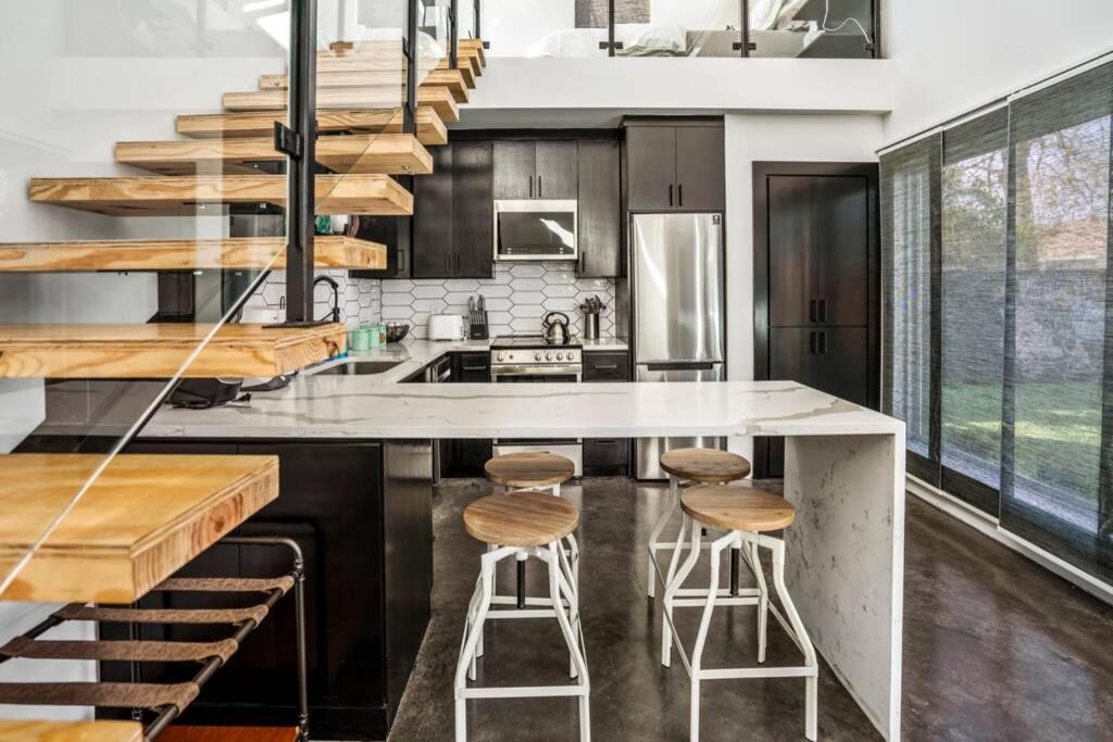 Quantum Tiny Loft At East End Revitalized Houston Buitenkant foto