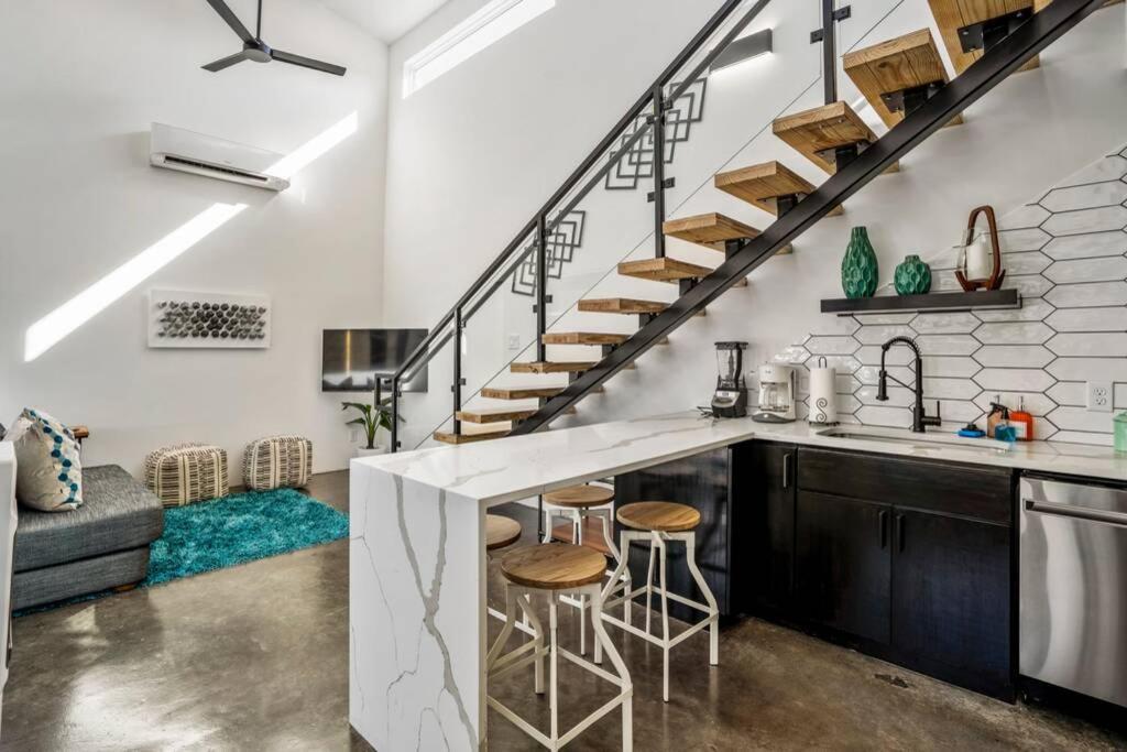 Quantum Tiny Loft At East End Revitalized Houston Buitenkant foto