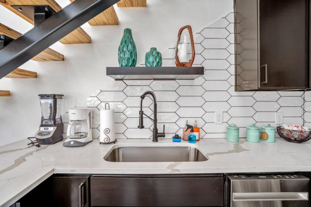 Quantum Tiny Loft At East End Revitalized Houston Buitenkant foto